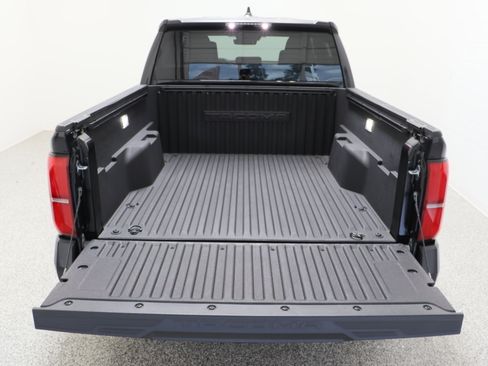 Certified 2025 Toyota Tacoma SR5 AWD/4WD image 31