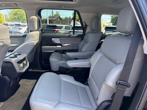 Used 2025 Ford Expedition Active AWD/4WD image 19
