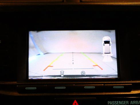 Used 2019 Ford Explorer XLT image 33