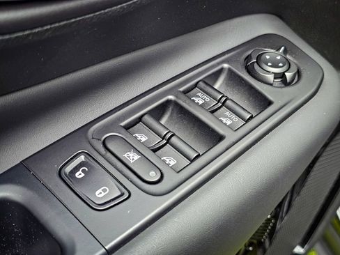 Used 2022 Jeep Renegade Altitude w/ Convenience Group AWD/4WD image 10