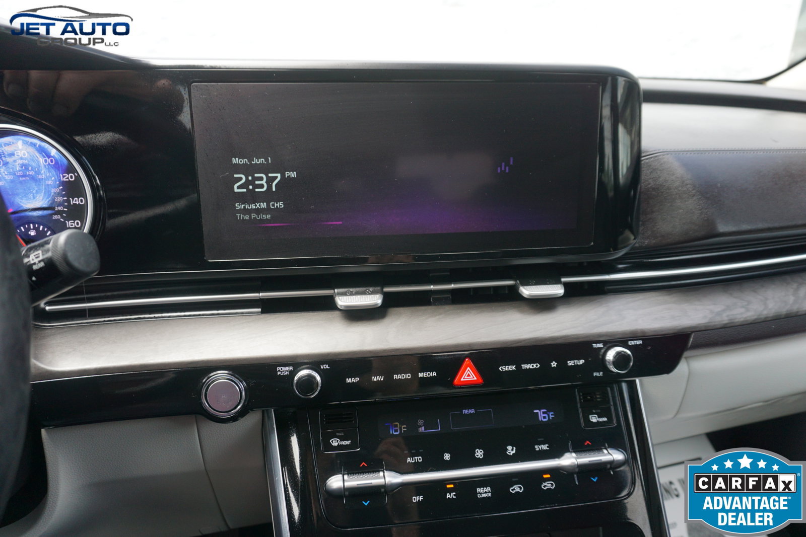 Used 2023 Kia Carnival EX FWD image 32