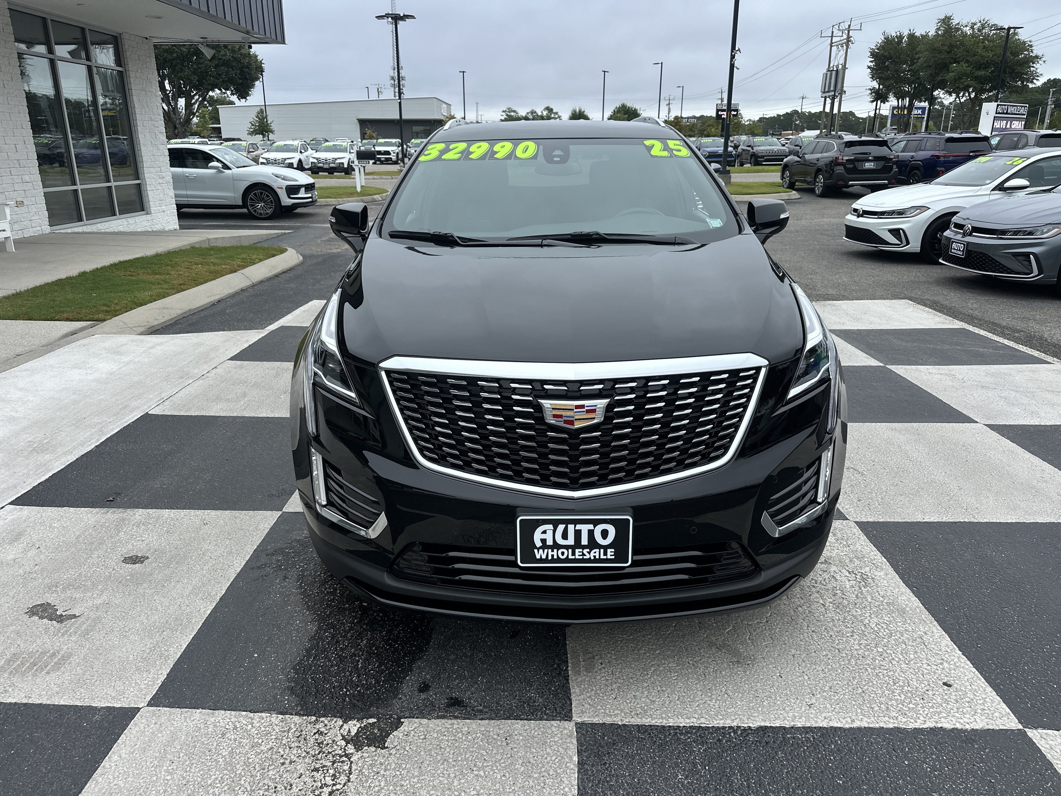 Used 2025 Cadillac XT5 Luxury FWD image 2