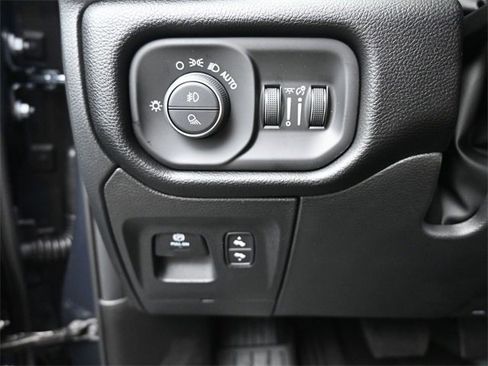 New 2026 RAM 1500 4x4 Crew Cab image 33