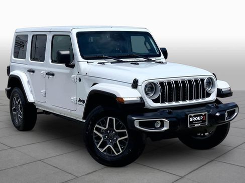 Used 2025 Jeep Wrangler Unlimited Sahara AWD/4WD image 3