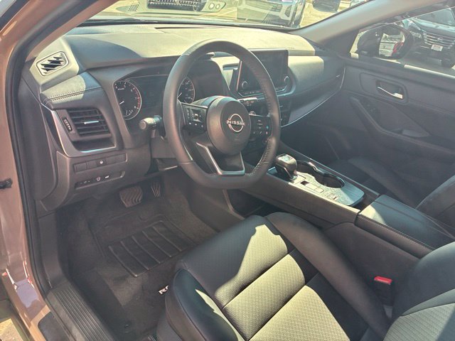 Used 2024 Nissan Rogue SV w/ SV Premium Package FWD image 18