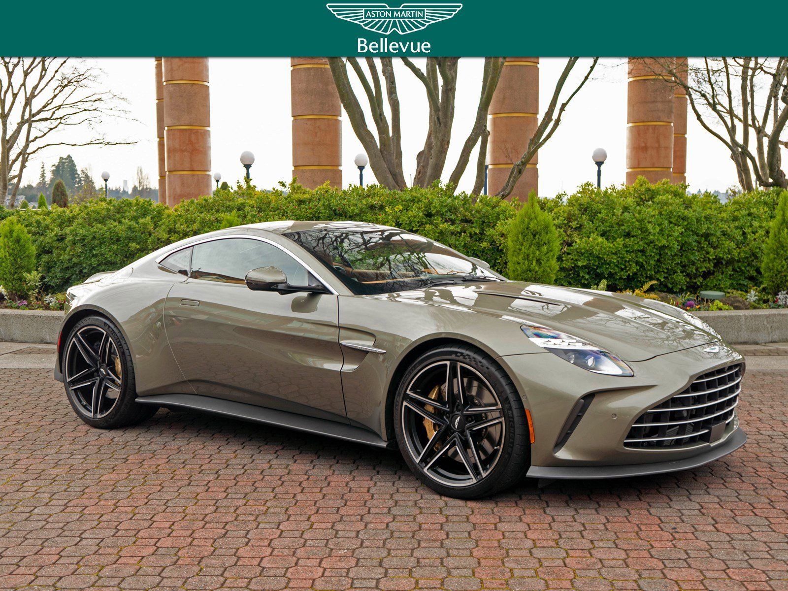 Used 2025 Aston Martin V8 Vantage Coupe RWD image 1