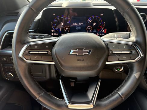 Used 2025 Chevrolet Suburban Z71 AWD/4WD image 7