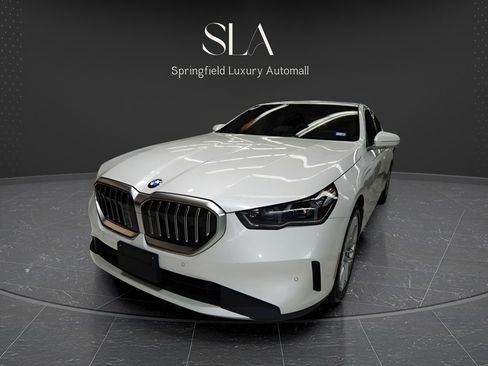 Used 2025 BMW 530i xDrive AWD/4WD image 7