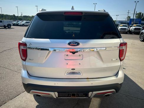 Used 2016 Ford Explorer XLT w/ Equipment Group 202A AWD/4WD image 6