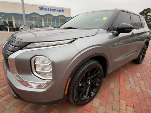 Used 2022 Mitsubishi Outlander SE image 5