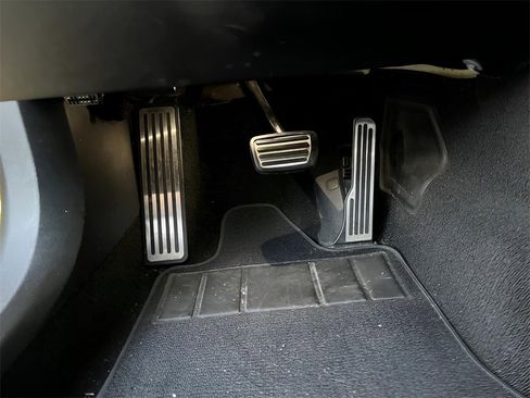 Used 2015 Chevrolet Corvette Stingray Coupe w/ 2LT Preferred Equipment Group image 26