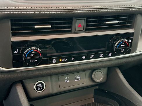 Used 2023 Nissan Rogue SV w/ SV Premium B Package image 23