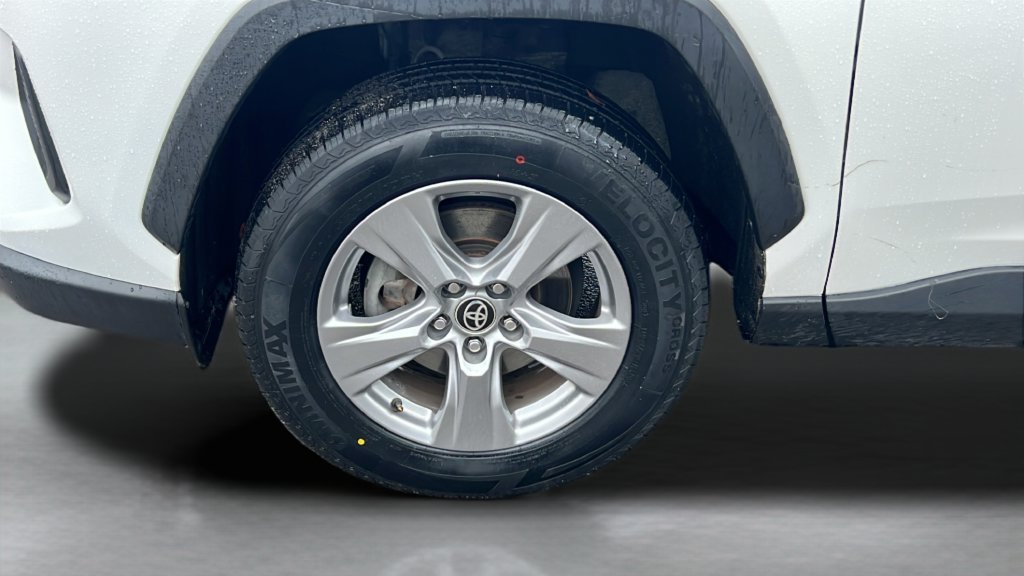 Used 2024 Toyota RAV4 XLE AWD/4WD image 26
