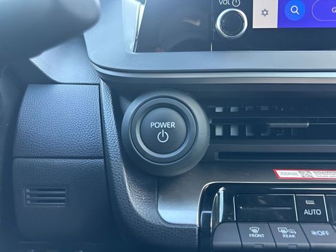 Used 2025 Toyota Prius LE image 19