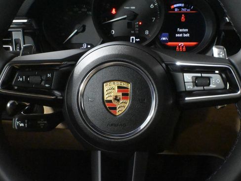 Used 2025 Porsche Macan AWD/4WD image 20