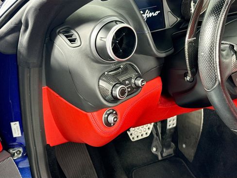 Used 2019 Ferrari Portofino RWD image 10