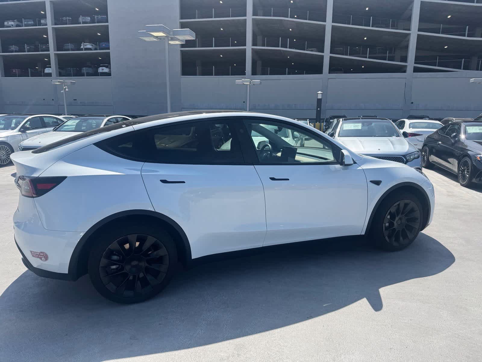 Used 2023 Tesla Model Y Long Range AWD/4WD image 3