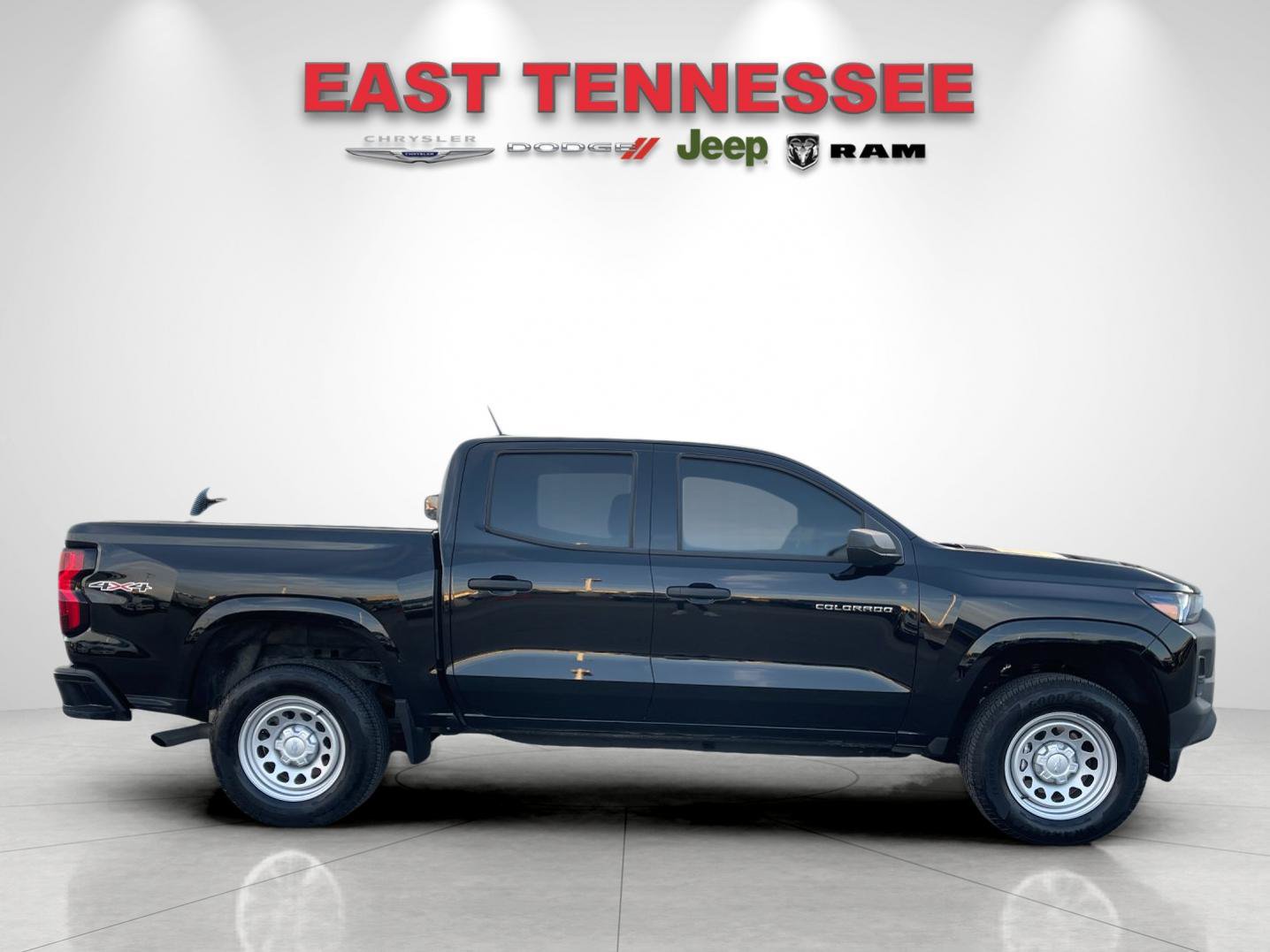 Used 2026 Chevrolet Colorado W/T w/ Advanced Trailering Package AWD/4WD image 2