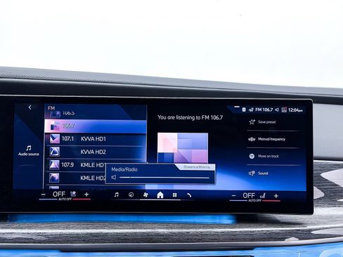 Used 2023 BMW 740i w/ Executive Package image 26