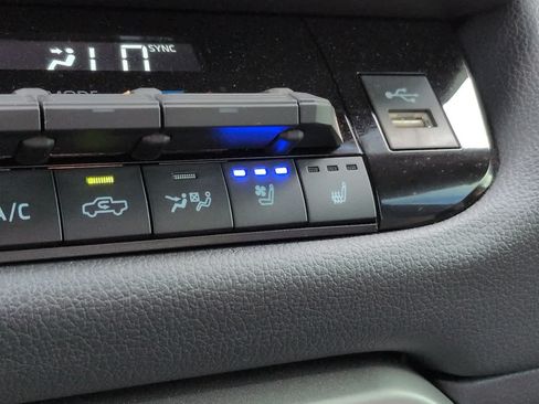 Used 2026 Toyota Tundra Limited AWD/4WD image 21