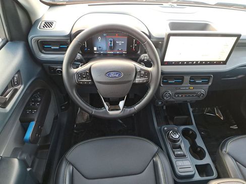 Used 2025 Ford Maverick Lobo image 11