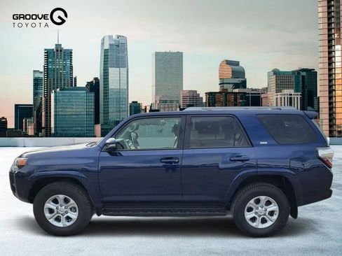 Used 2017 Toyota 4Runner SR5 Premium image 2