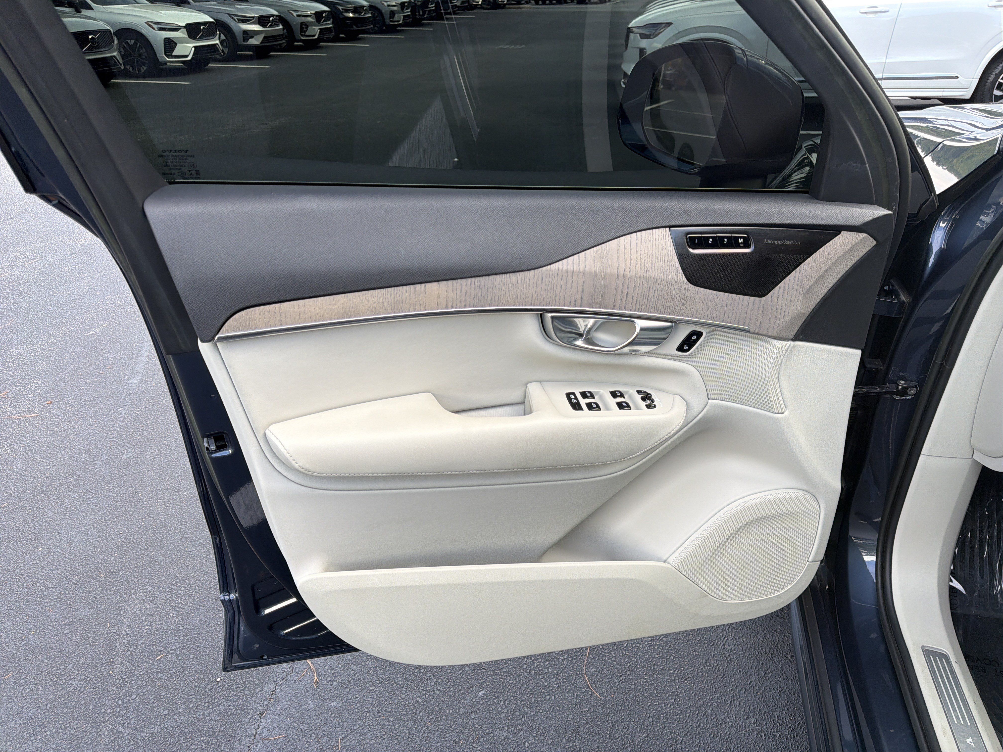 Certified 2023 Volvo XC90 B6 Plus w/ Protection Package Premier AWD/4WD image 14