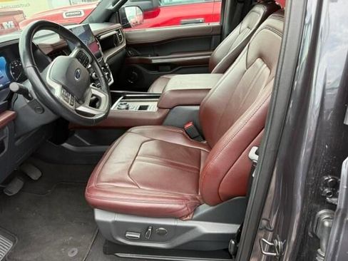 Used 2024 Ford Expedition Limited RWD image 3