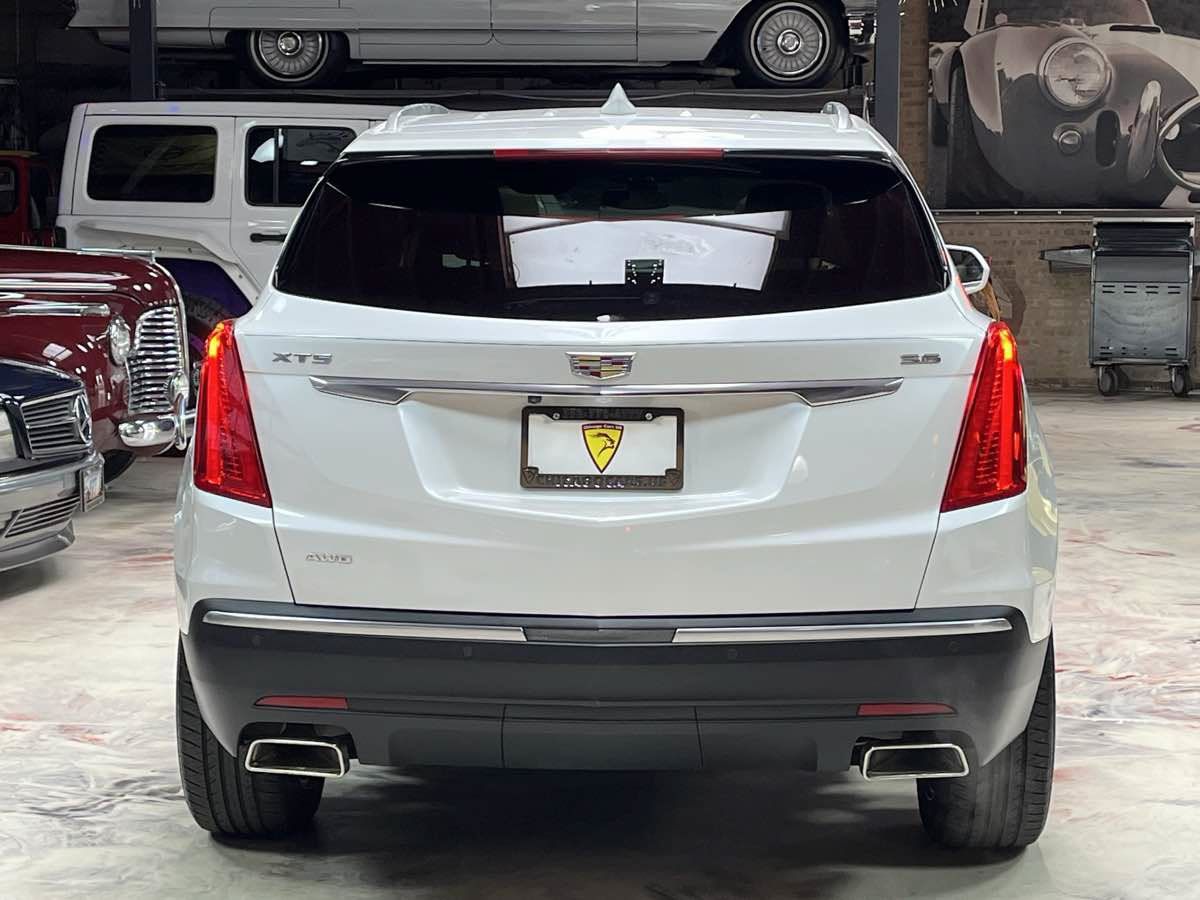 Used 2018 Cadillac XT5 Premium Luxury w/ LPO, Wheel Lock Package AWD/4WD image 8