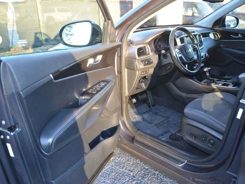 Used 2019 Kia Sorento FWD V6 w/ LX V6 Convenience Package image 41