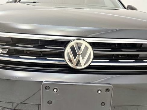 Used 2020 Volkswagen Tiguan SE R-Line FWD image 23
