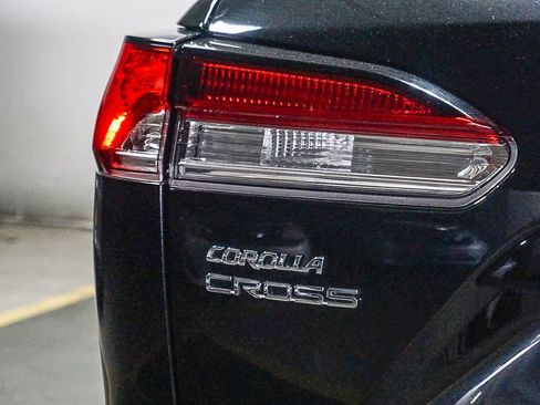 Certified 2025 Toyota Corolla Cross LE FWD image 12