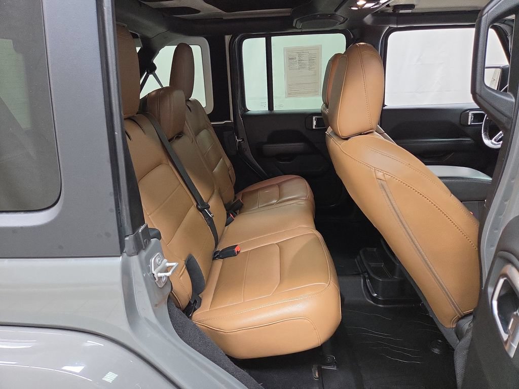 Used 2021 Jeep Wrangler Unlimited Sahara AWD/4WD image 11