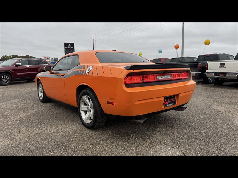 Used 2012 Dodge Challenger SXT RWD image 7
