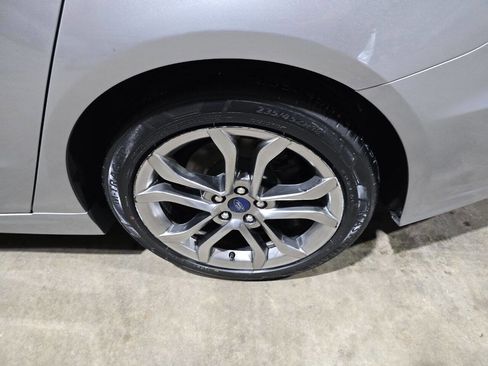 Used 2020 Ford Fusion SEL image 23