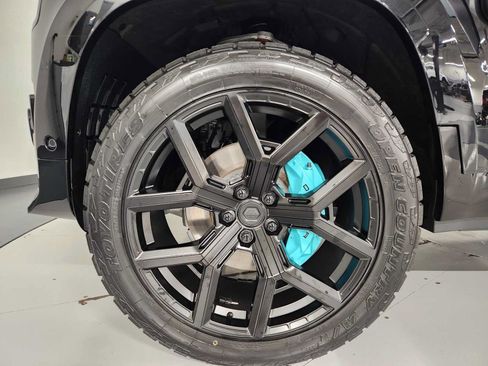 New 2026 Land Rover Defender 110 X-Dynamic SE AWD/4WD image 16