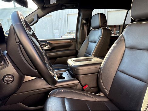 Used 2023 Chevrolet Suburban Premier image 22