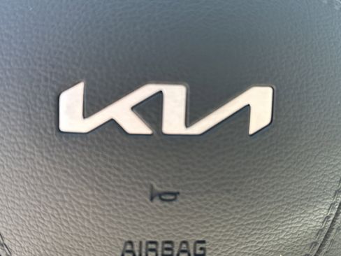 New 2025 Kia Telluride S image 21