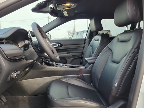 New 2026 Jeep Compass Limited image 19