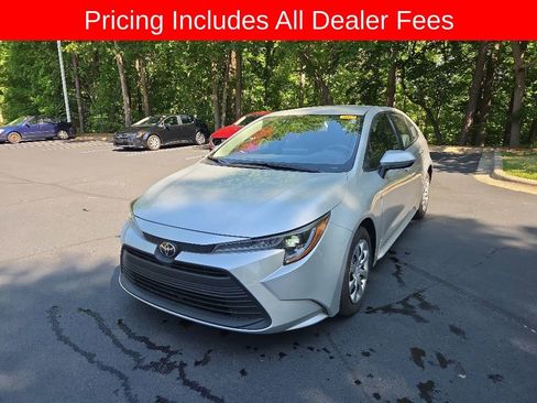 Used 2025 Toyota Corolla LE FWD image 13