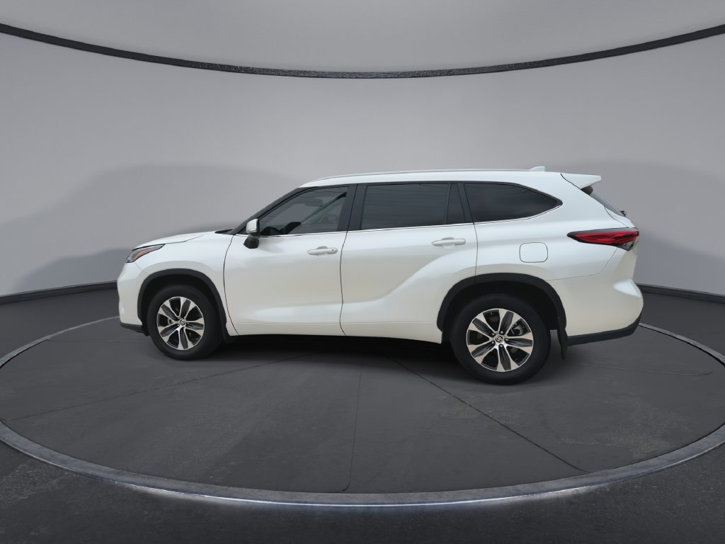Used 2023 Toyota Highlander XLE FWD image 6