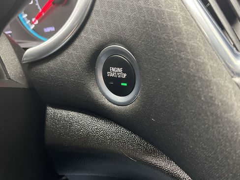 Used 2018 Chevrolet Malibu LT image 18