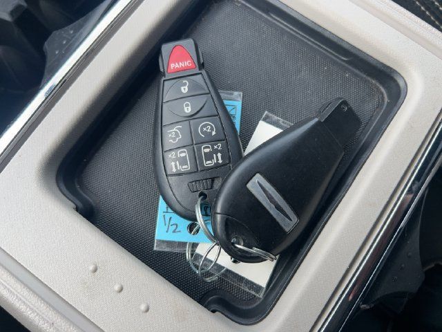 Used 2015 Chrysler Town & Country Touring-L w/ Driver Convenience Group FWD image 34