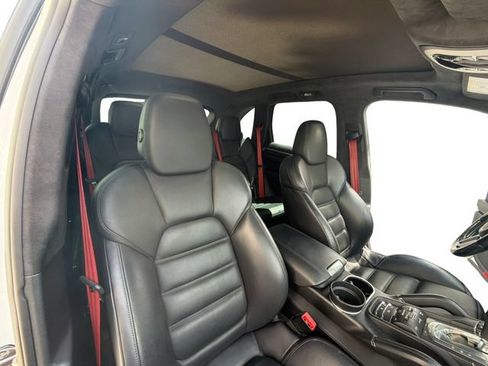Used 2015 Porsche Cayenne Turbo AWD/4WD image 18