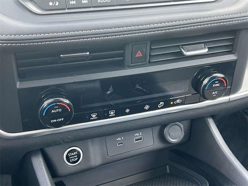 Certified 2023 Nissan Rogue SV image 17