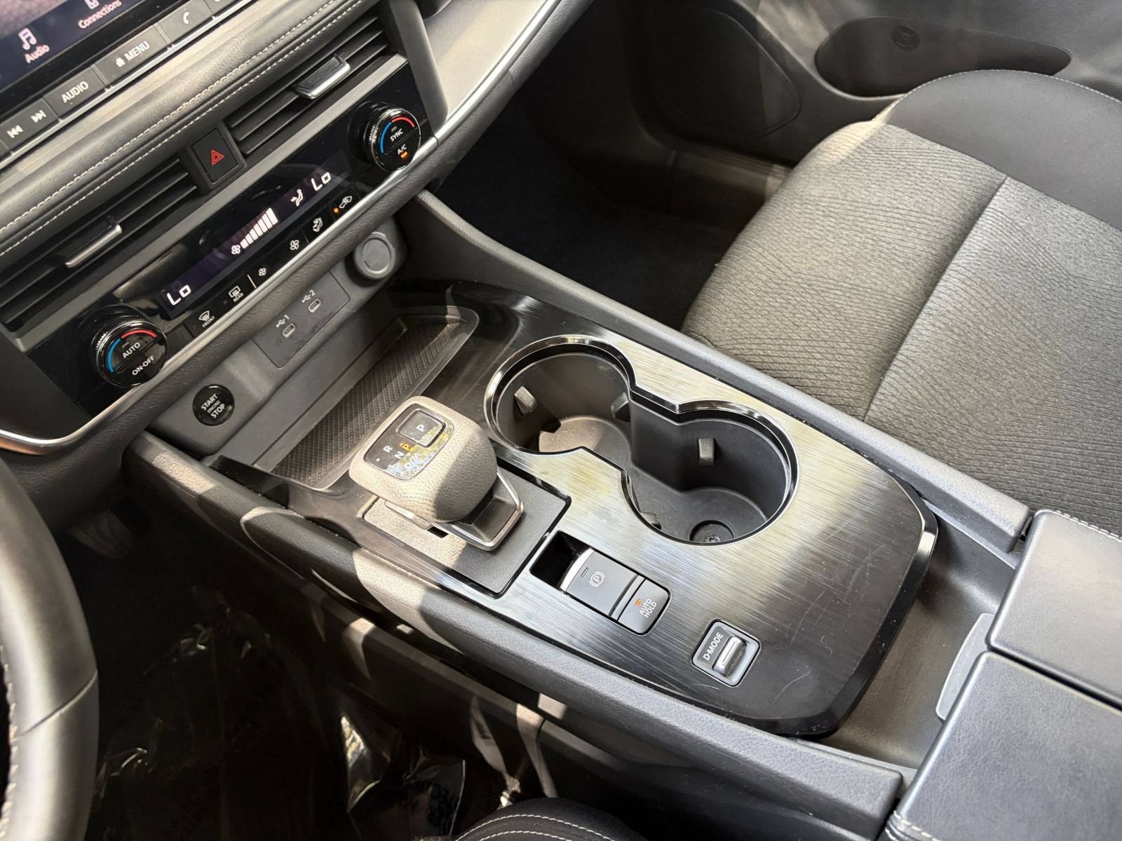 Used 2025 Nissan Rogue SV FWD image 41
