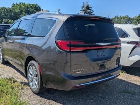 Used 2021 Chrysler Pacifica Touring-L AWD/4WD image 4