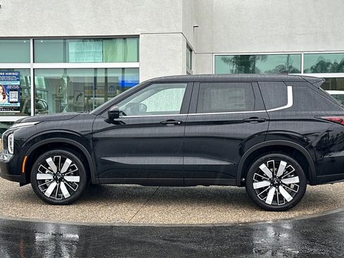New 2026 Mitsubishi Outlander SE image 7