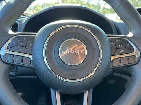 Used 2022 Jeep Renegade Latitude image 37