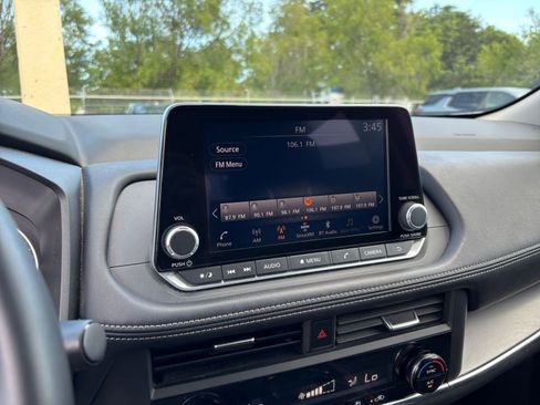 Used 2025 Nissan Rogue SV AWD/4WD image 20